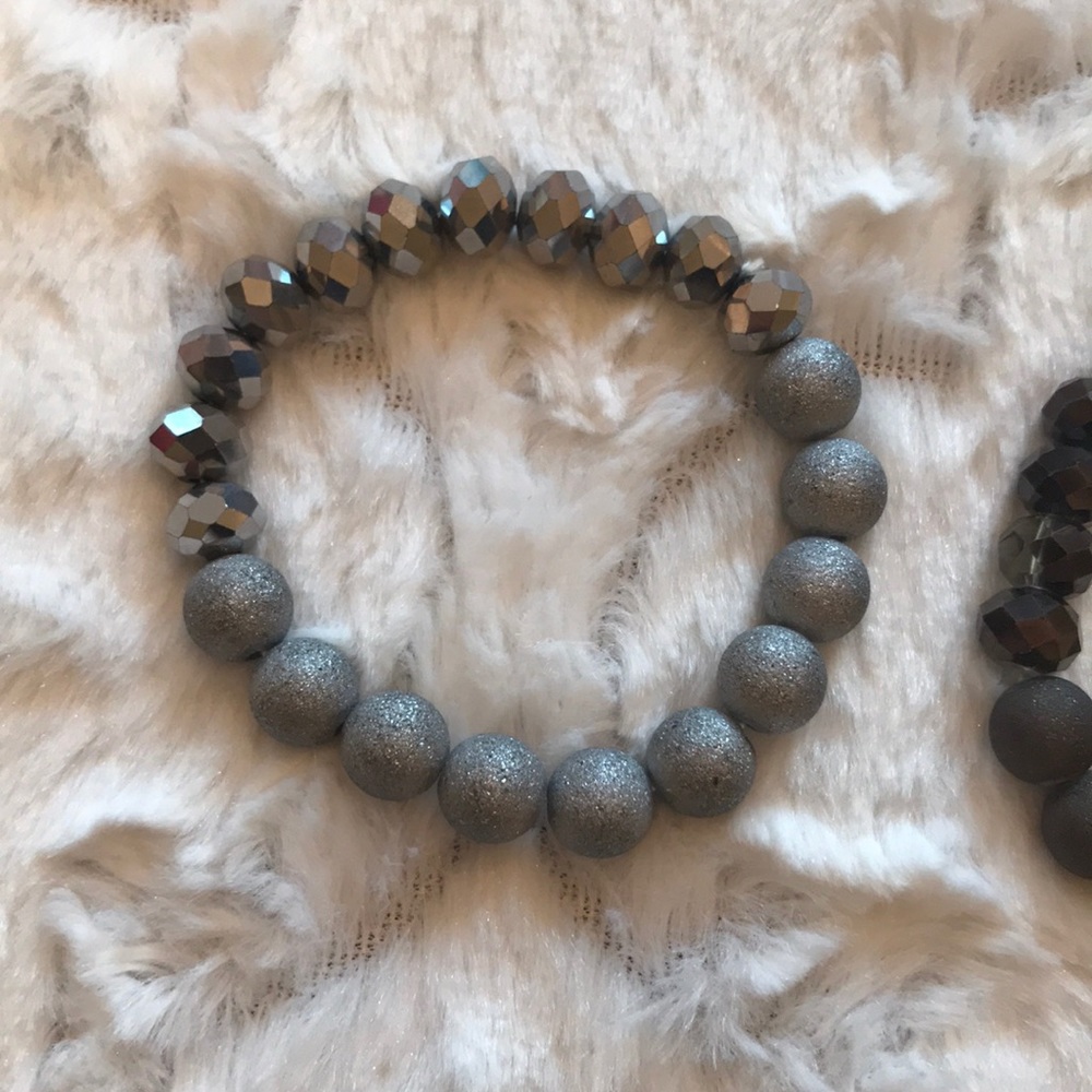 Silver and gray stack bracelets - Picture 5 of 9